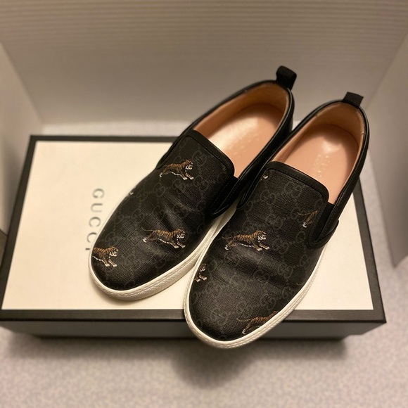 Unisex Gucci Slip-ons - Picture 4 of 5